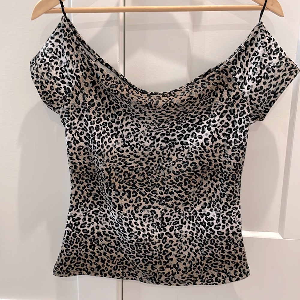 Semi off the shoulder leopard print shirt